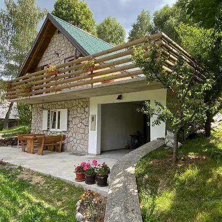 Sanmari_forest シャレー Ledenice